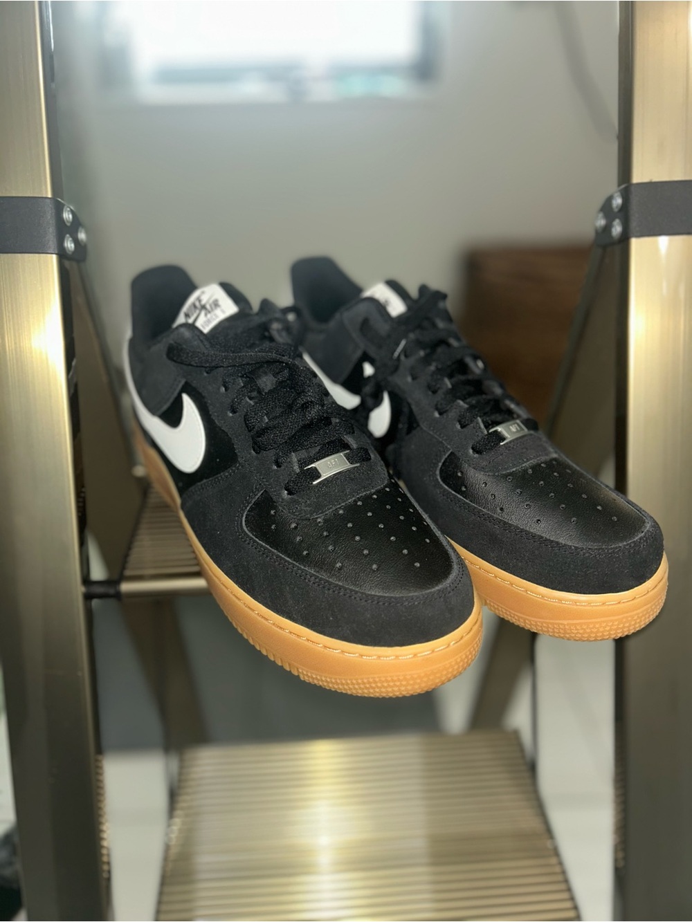 Nike Men’s Black & Gum Low-Top Sneakers